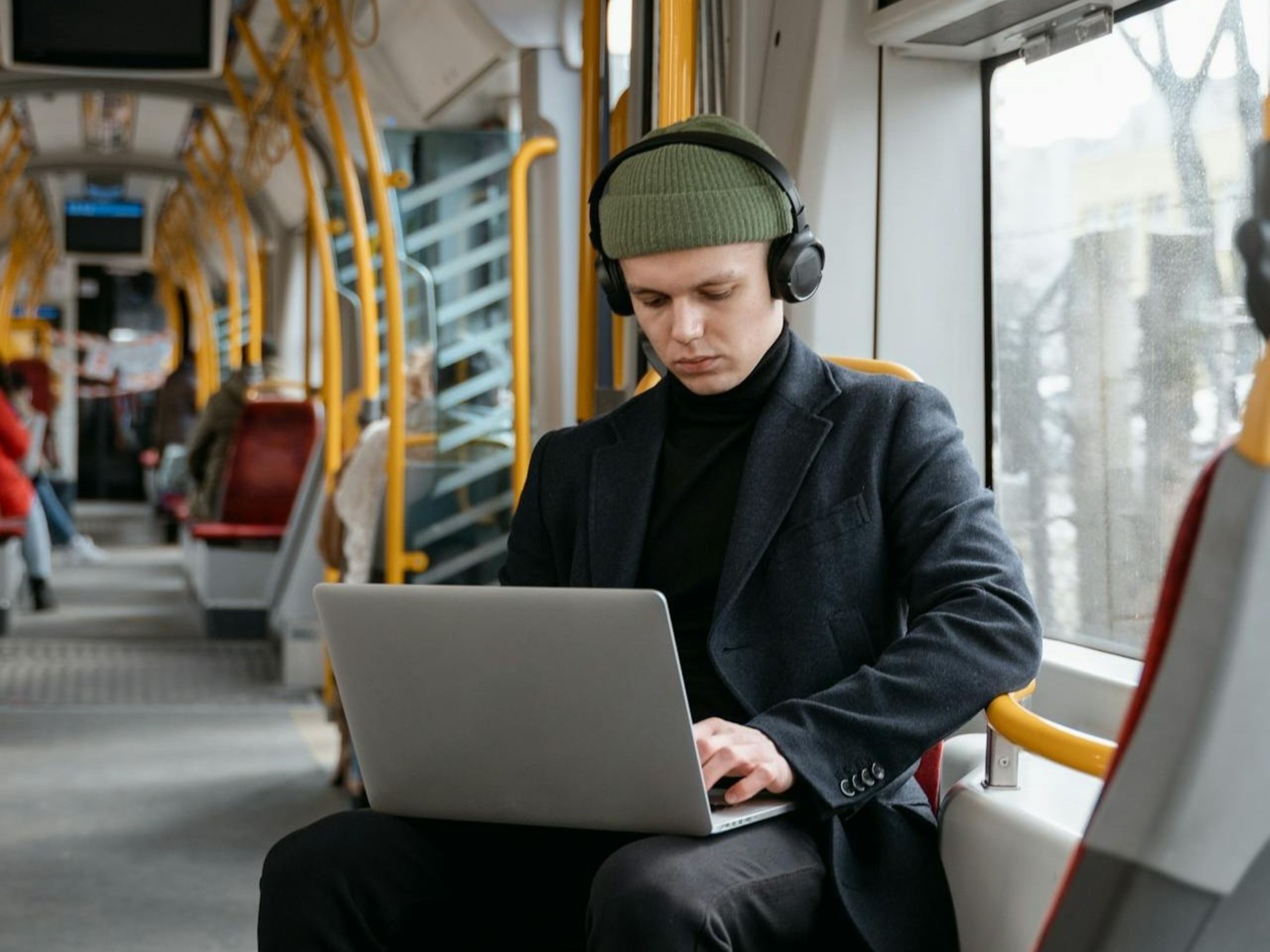 Dijital kitaplar nerelerde kullanılır? Seyahat okuma ve çalışma için ipuçları